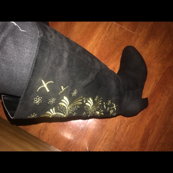 Beautiful Boots with gold details! - Picture 1 of 7